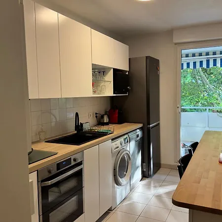 Spacious 73m With Terrace & Parking لا غراند موت