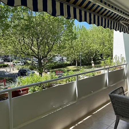 Spacious 73m With Terrace & Parking شقة *